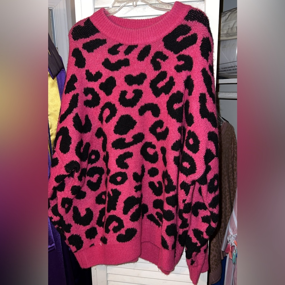 Stylish Pink Leopard Print Sweater